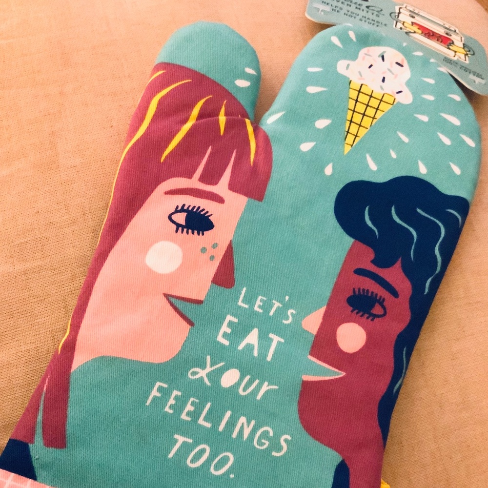 BLUE Q FAB FUN OVEN MITTS❤️EAT YOUR FEELINGS Super Insulted⭐️CLOSEOUT-NEW W/TAG❤